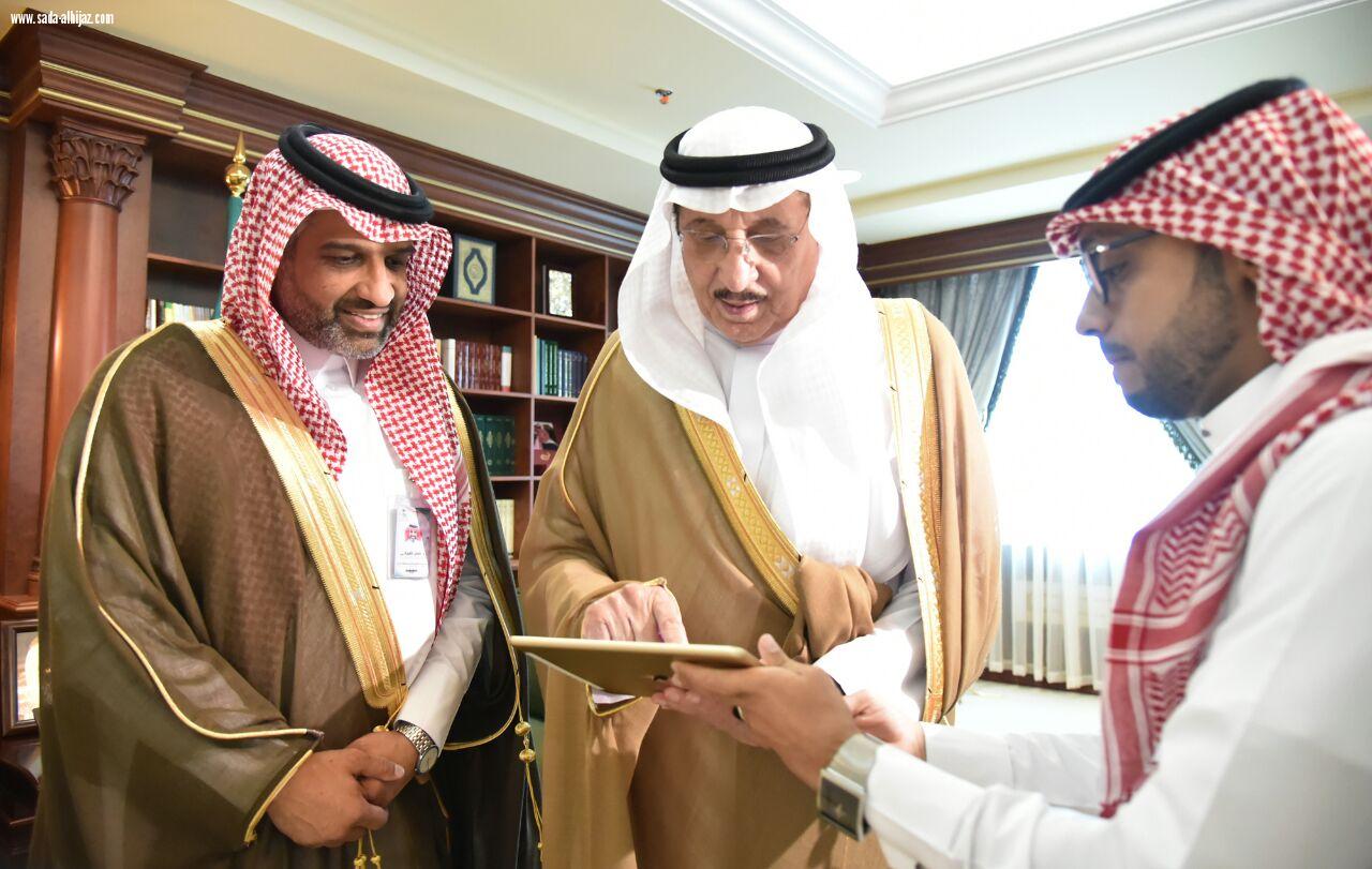     أمير منطقة جازان يدشن بمكتبه حملة التوعية بسرطان الثدي 